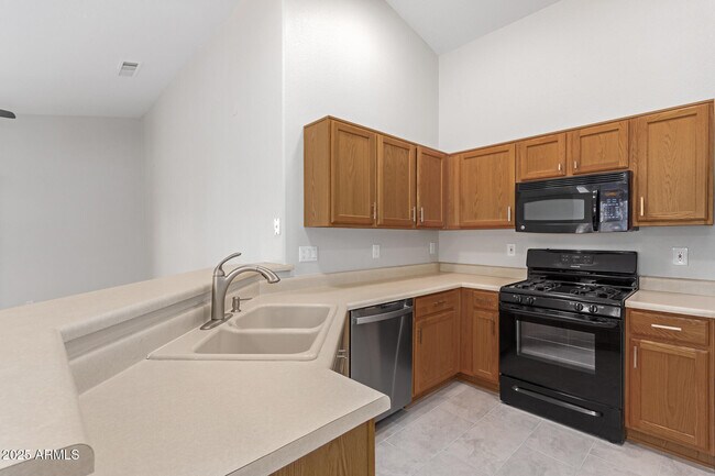 Building Photo - 16455 N 137th Dr