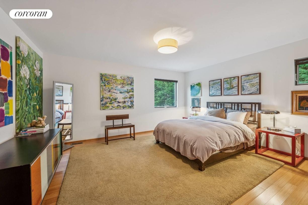 Building Photo - 10 Three Mile Harbor Hog Creek Rd