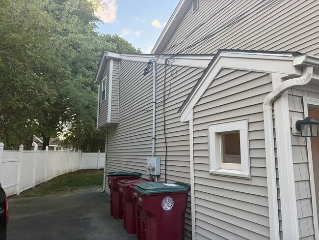 Building Photo - 554 Wareham St