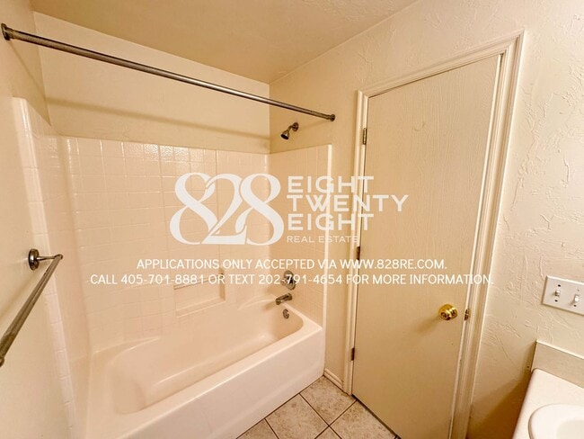 Building Photo - 1919 Leeds Ln