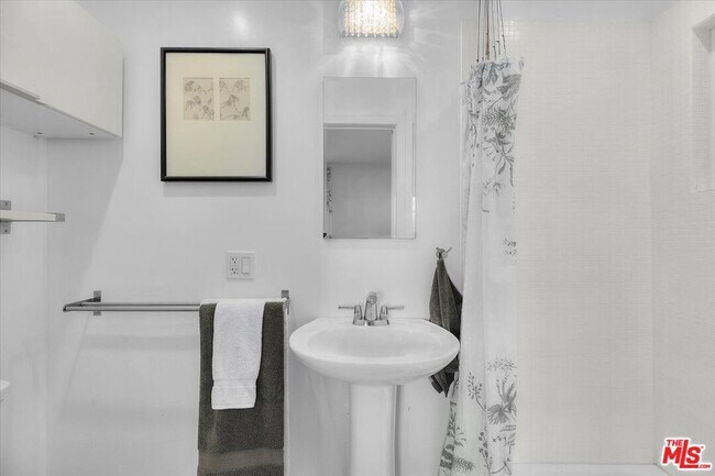Building Photo - 8809 Appian Way