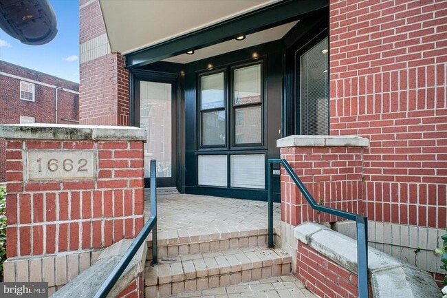 Building Photo - 1662 N Quinn St