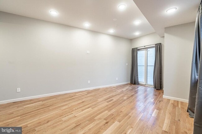 Building Photo - 2045 N College Ave