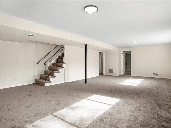 Building Photo - 6700 Cipriano Rd