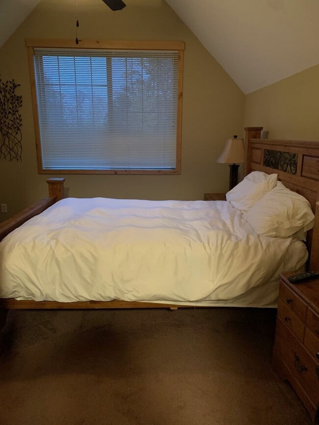 Building Photo - Short Term Winter Rental - 3 Bed / 5 Bath ...