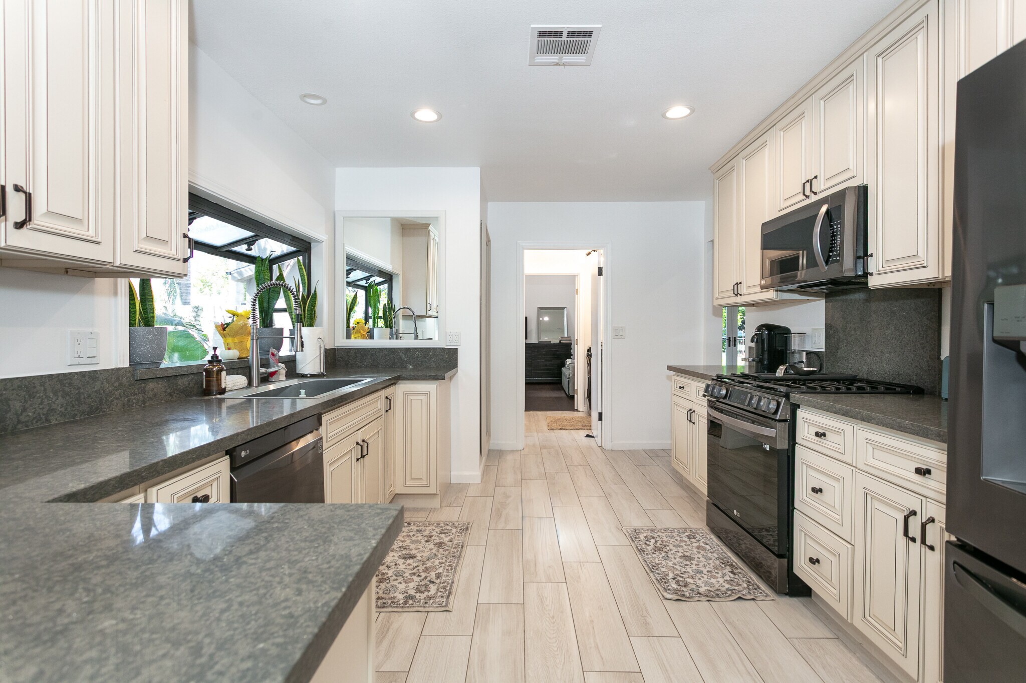 Kitchen with Breakfast Nook - 5825 Fulton Ave