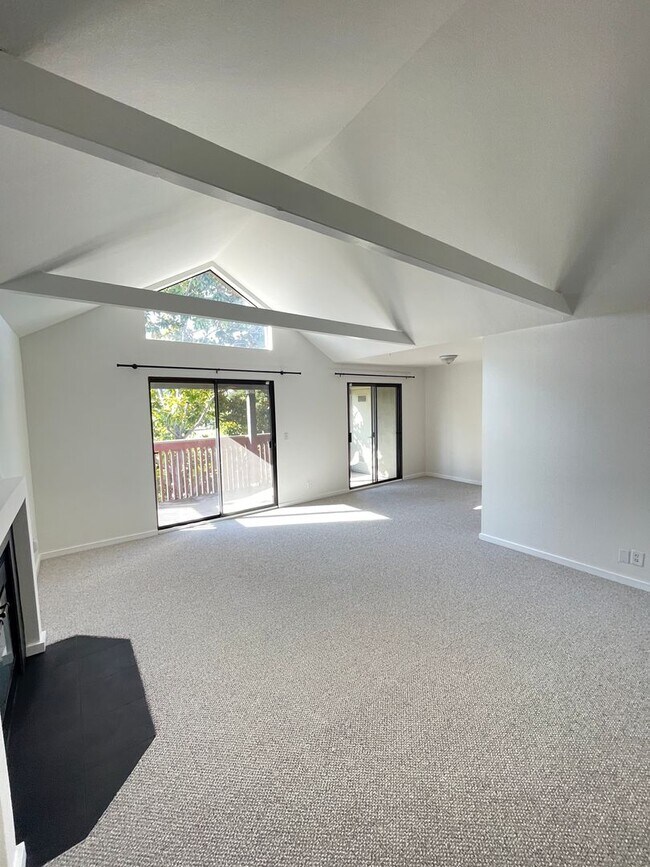 Building Photo - Available Now - 2 Bedroom 2 Bath Condo in ...