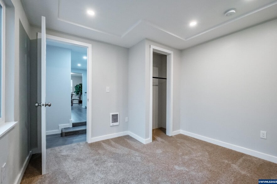 Building Photo - 440 S 6th St