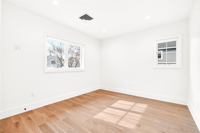 Building Photo - 306 Hunter St