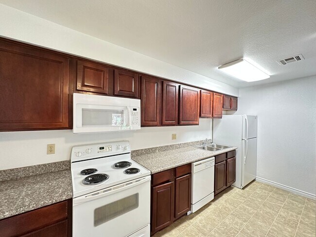 Building Photo - 4340 Sandy River Dr