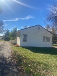 Building Photo - 1015 E 9th S