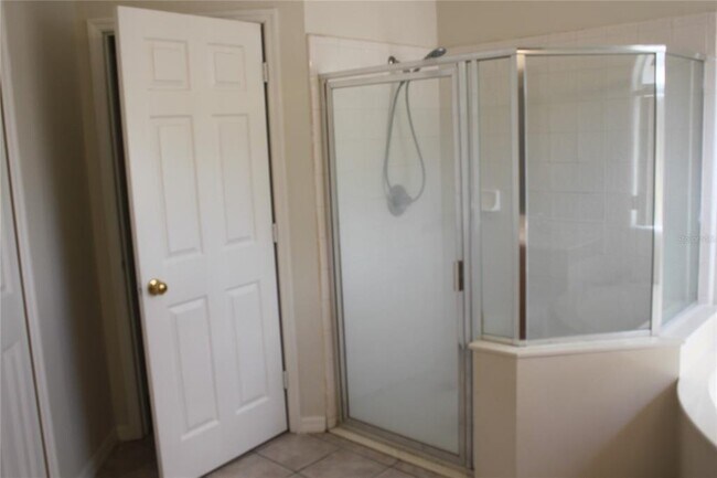 Building Photo - 1615 The Oaks Blvd