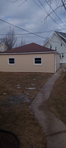 Building Photo - 5620 W Beloit Rd