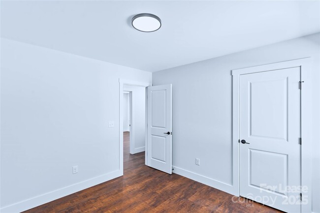 Building Photo - 931 N Granard St