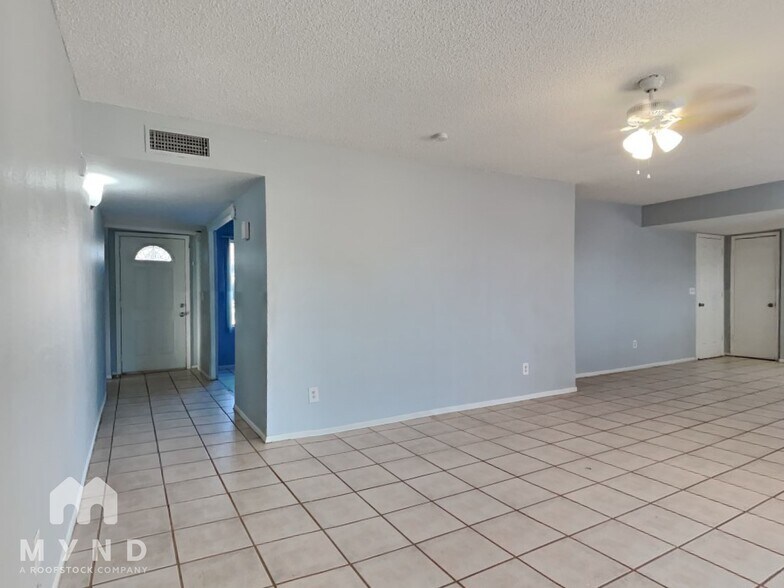 Building Photo - 1916 E Ardmore Dr