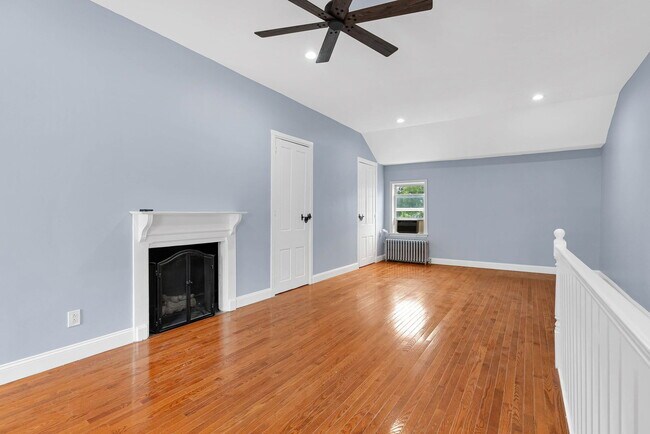 Building Photo - 537 E Girard Ave