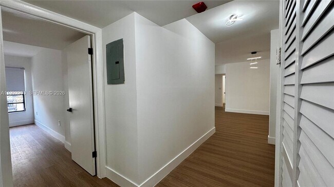 Building Photo - 5900 SW 127th Ave