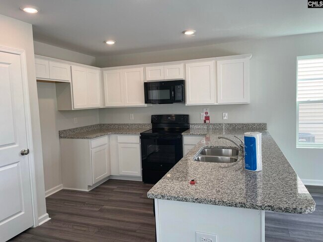 Building Photo - 372 Keeble Dr