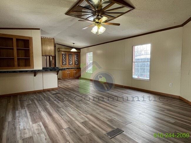 Building Photo - 3 Bedroom Mobile Home Available NOW! Baseline Estates Park