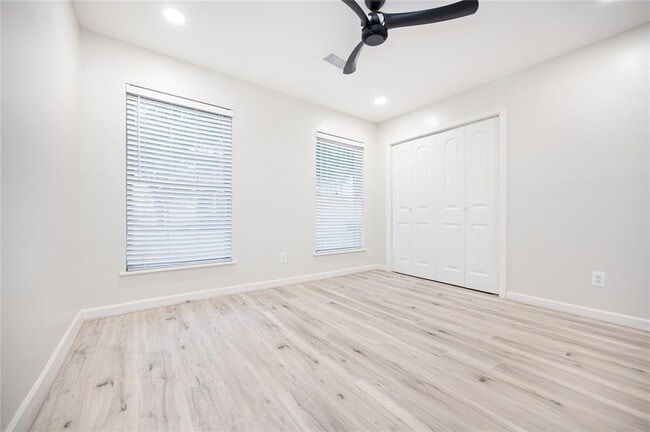 Building Photo - 4914 Cheena Dr