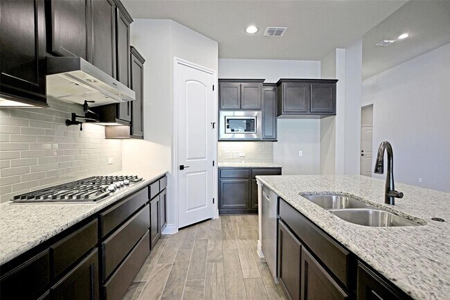 Building Photo - 588 Vale Ct