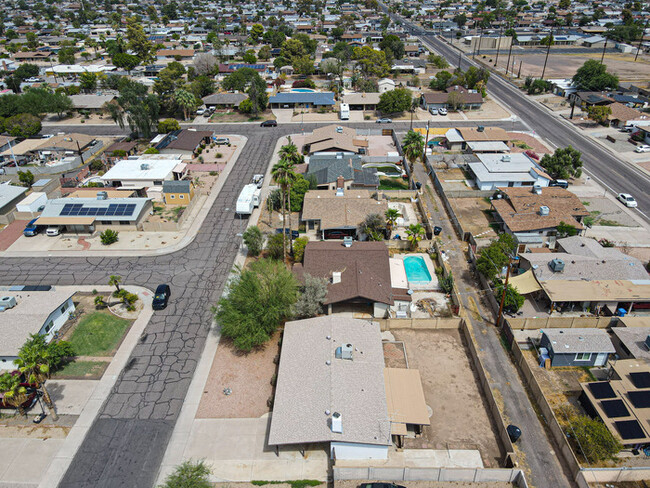 Building Photo - 3bed/1.5bath House at 35th Ave. & Cactus! ...