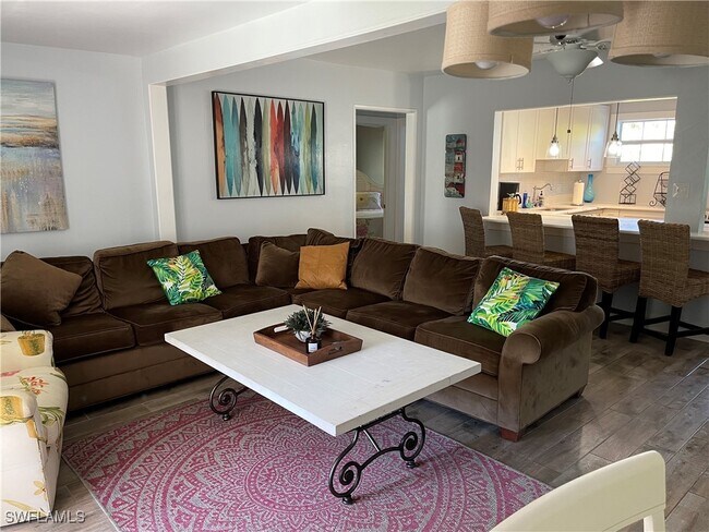 Building Photo - 981 8th Terrace N