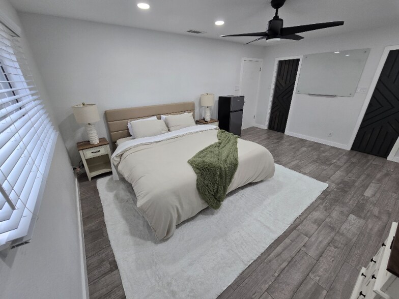 Building Photo - 4215 Summer Breeze Ln