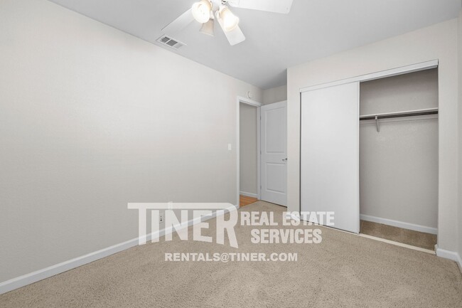 Building Photo - Gorgeous Roseville Home! 18 Month Lease! -...