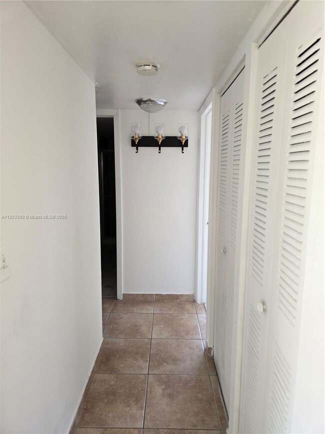 Building Photo - 10425 SW 112th Ave
