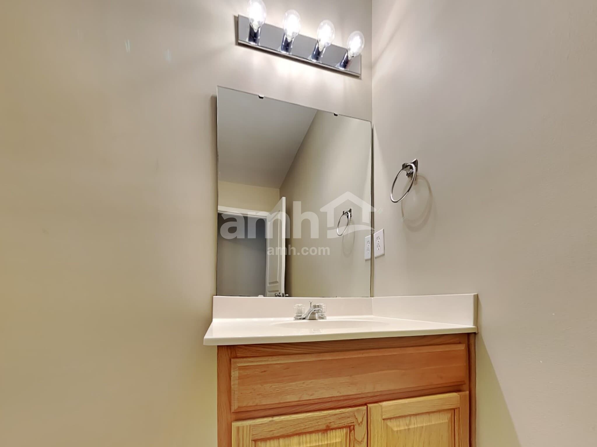 Building Photo - 8829 Shadowglen Dr