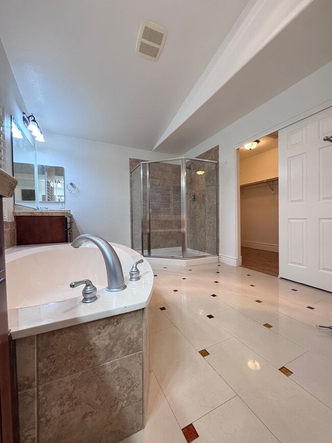 Building Photo - LUXURY LIVING • GOLF COURSE VIEW • GUARD-GATED COMMUNITY