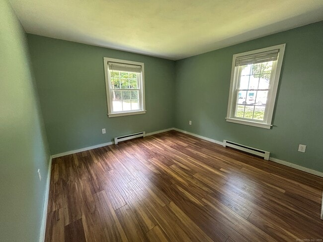 Building Photo - 10 Falls River Cir