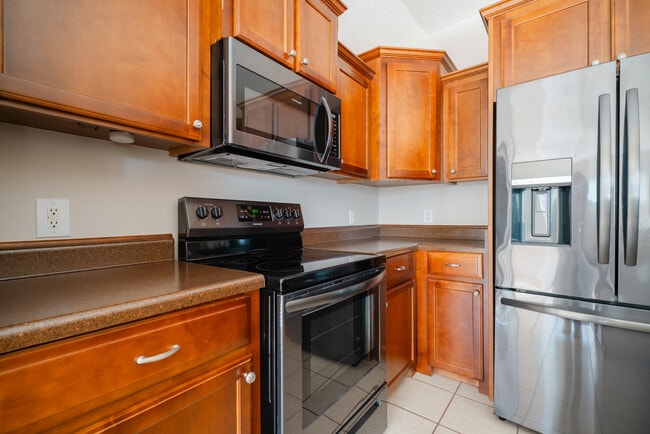 Building Photo - 59 Forest St NE