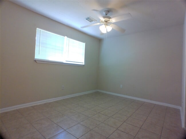 Building Photo - 1301 Glenmore Dr