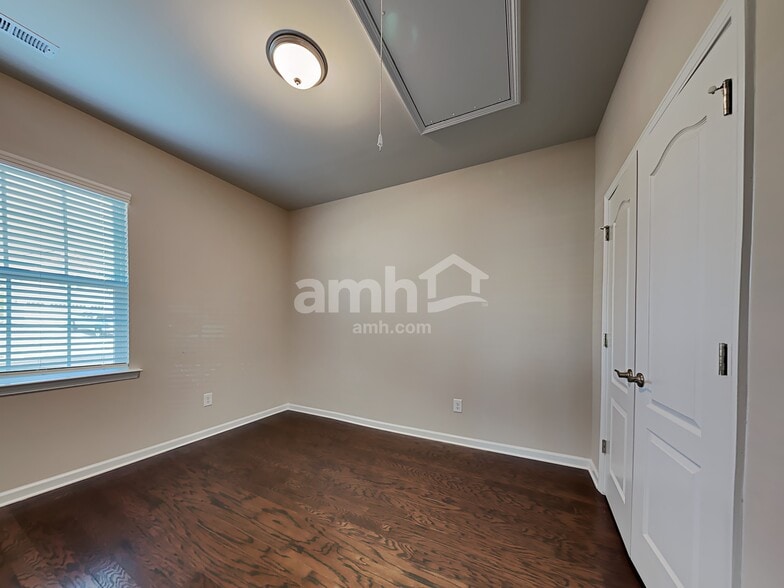 Building Photo - 14324 Little Pine Dr