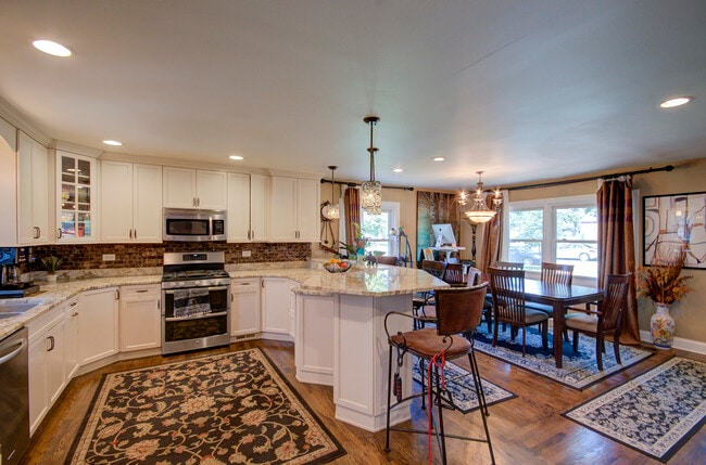 Building Photo - 501 Lincoln Ave