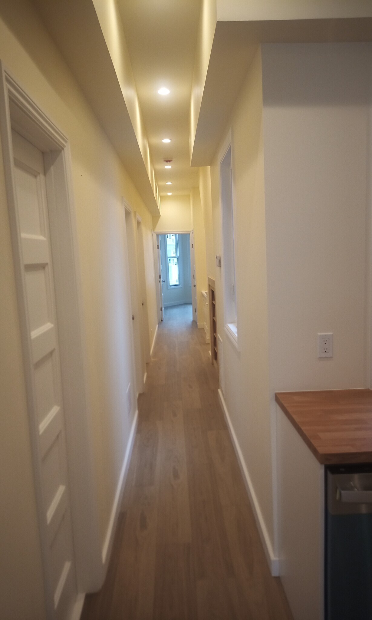 Hallway 5 - 516 Natoma St