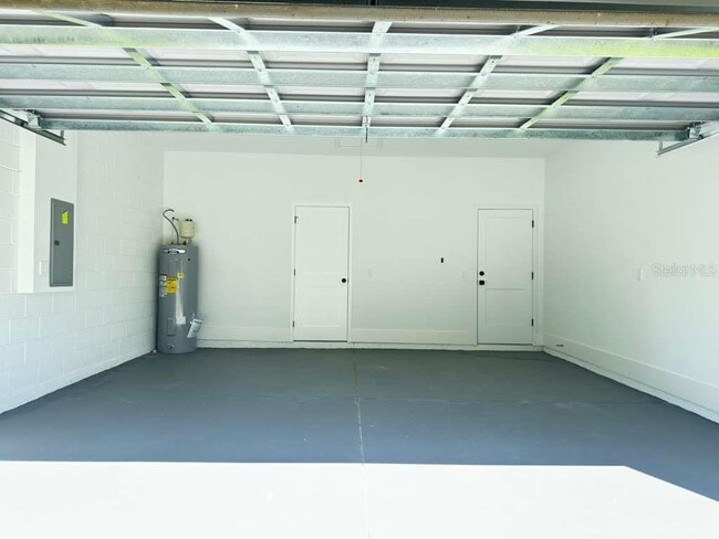 Building Photo - 7130 N Glenridge Cir