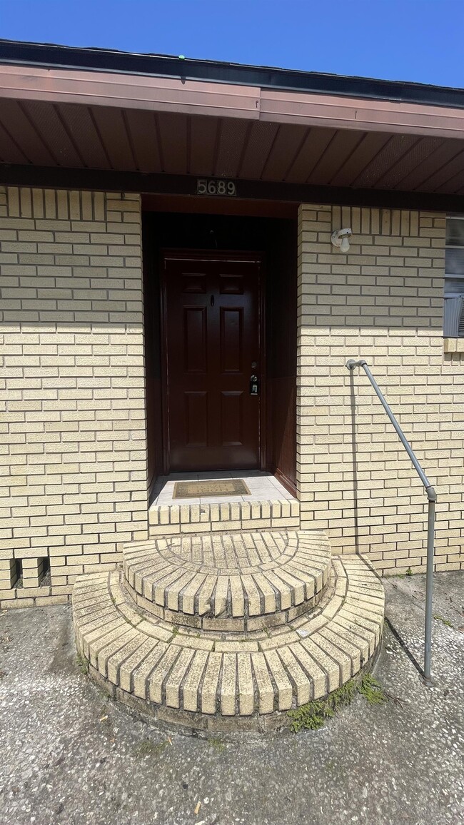 Building Photo - 5689 Atlee Ave