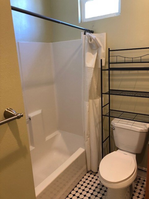 Bathroom - 2044 Almonaster Ave