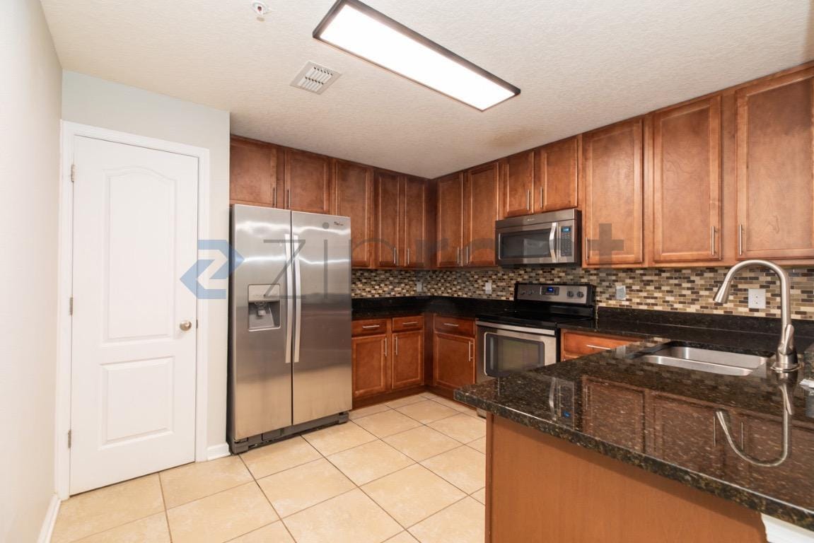 Building Photo - Unit 112