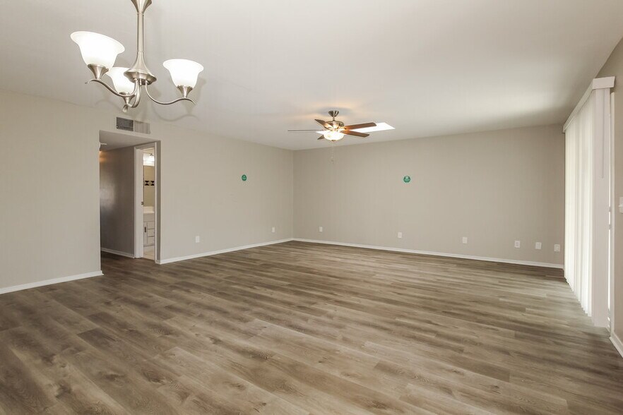 Building Photo - 1815 W Wikieup Ln