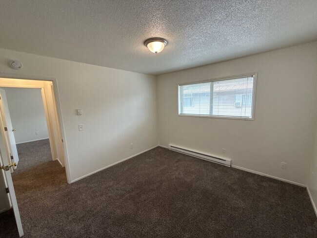 Building Photo - 3930 Iberis St NE