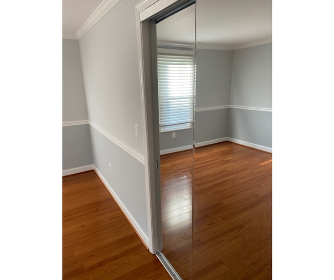 Building Photo - 438 Main St