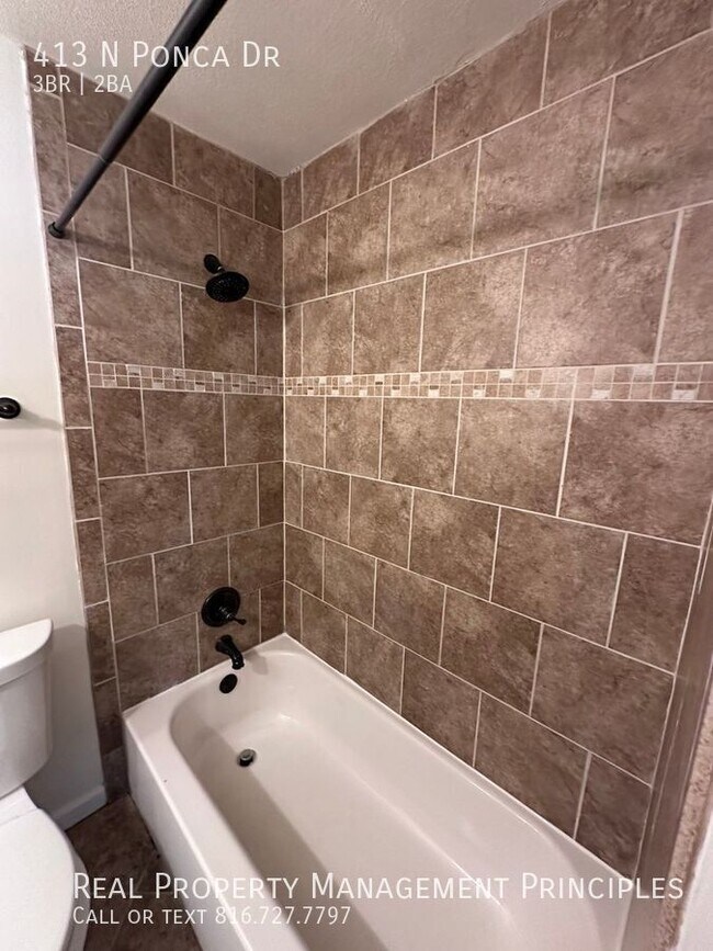 Building Photo - 413 N Ponca Dr