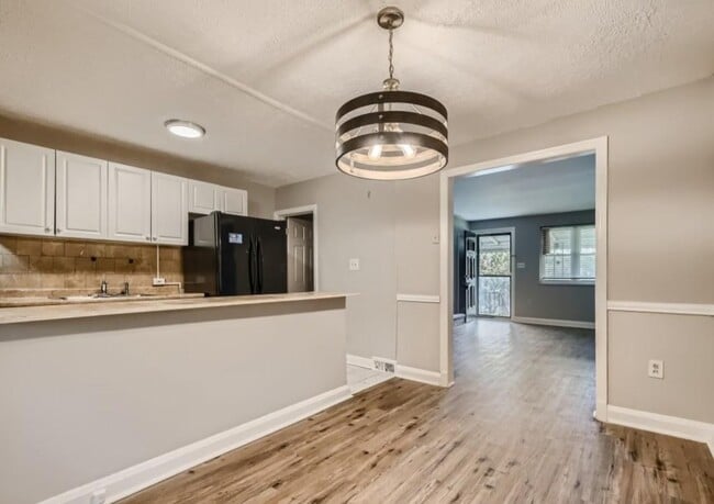 Building Photo - 4137 The Alameda