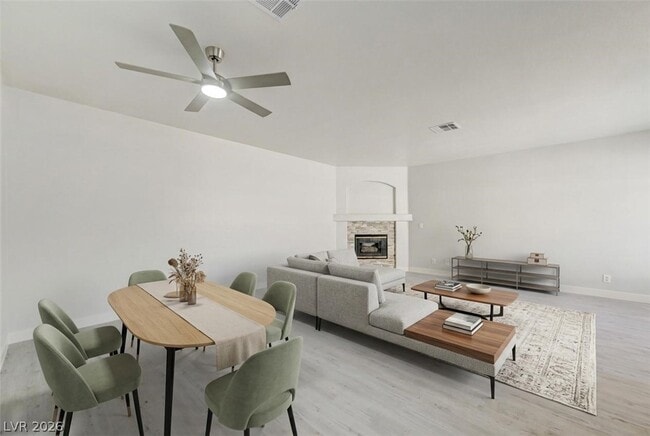 Building Photo - 1900 N Torrey Pines Dr