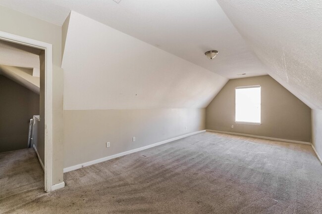 Building Photo - 6821 Kamali Ave