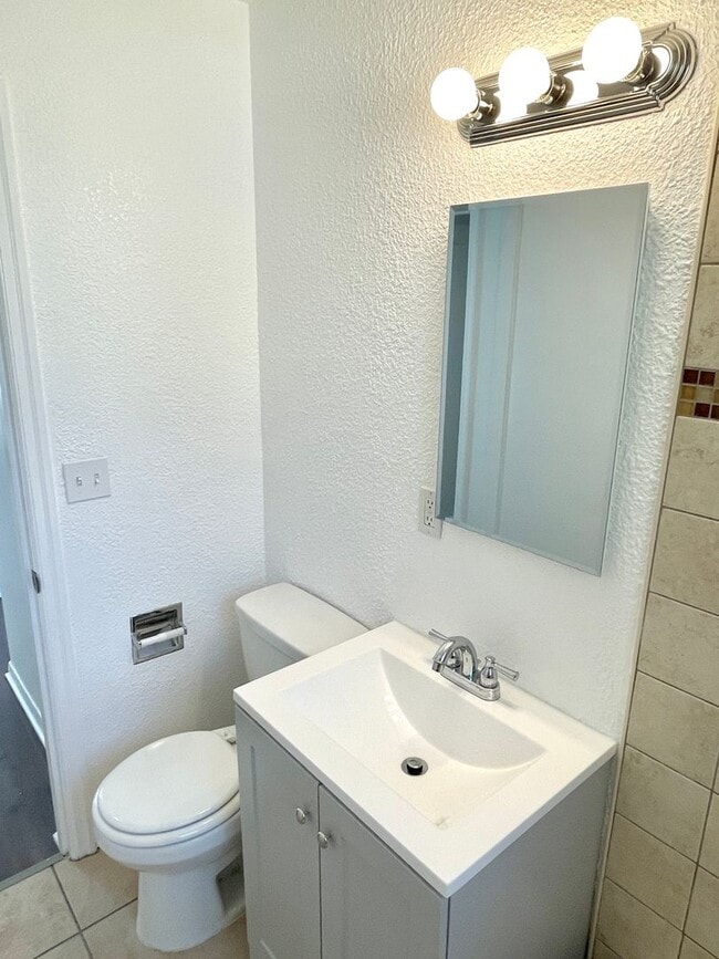 Building Photo - Centennial Neighborhood Fully Remodeled Ranch Home, Secluded Location, Spacious Yard